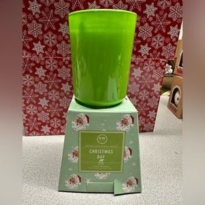 Richly Scented Candle by DW Home with African American Santa Box